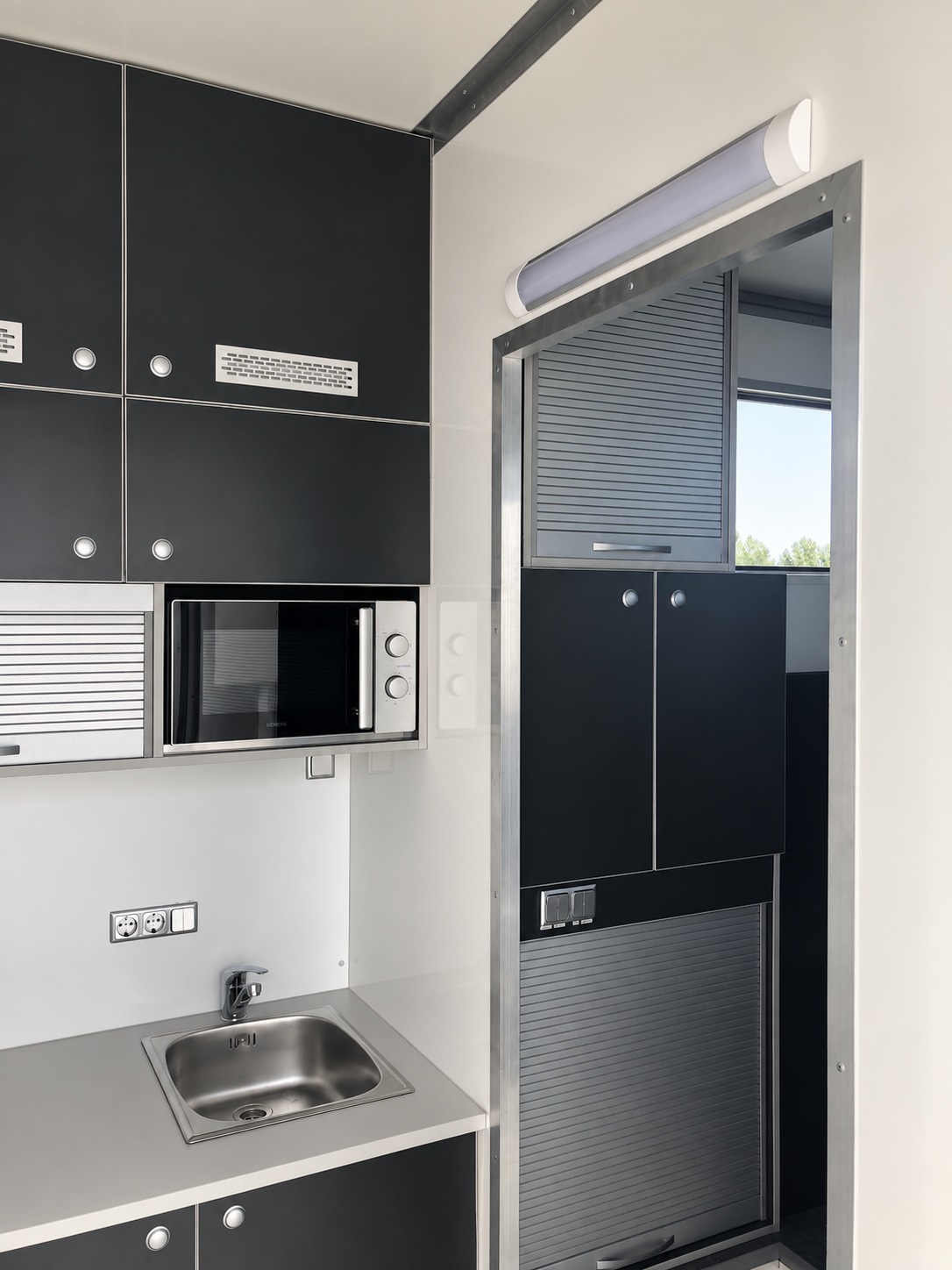 Kitchen fit-out inside the DAF XF transporter